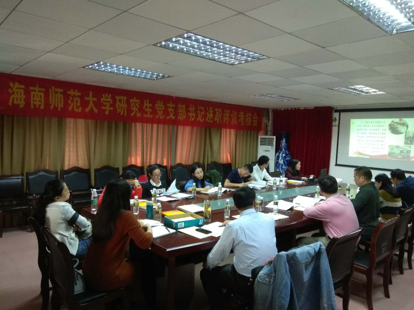 我院党委召开2017年研究生党支部书记述职评议考核会