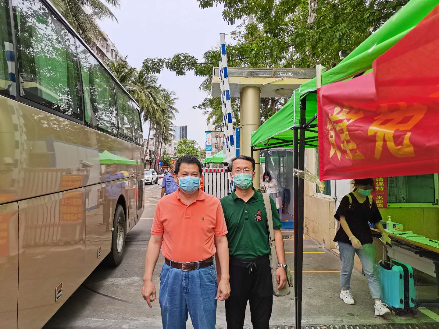 研究生学院迎接第二批返校生