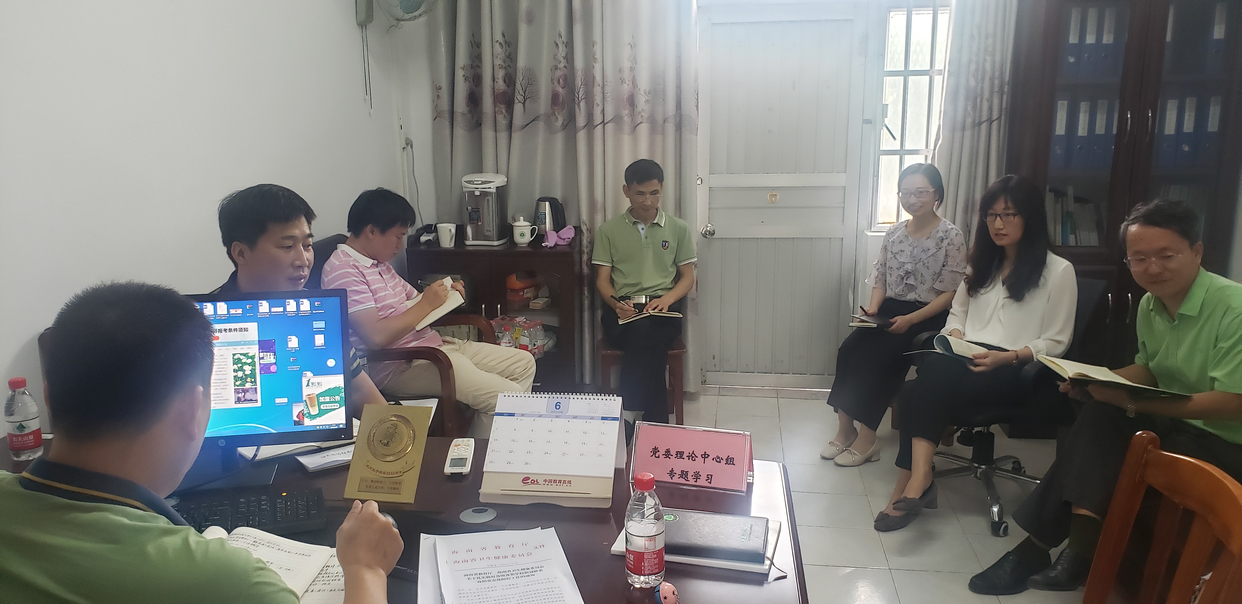研究生学院召开党委理论中心组专题学习会