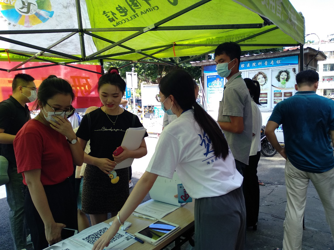 海南师范大学研究生院志愿者迎新活动