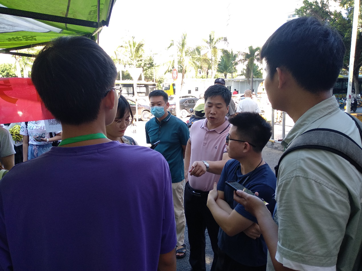 海南师范大学研究生院志愿者迎新活动