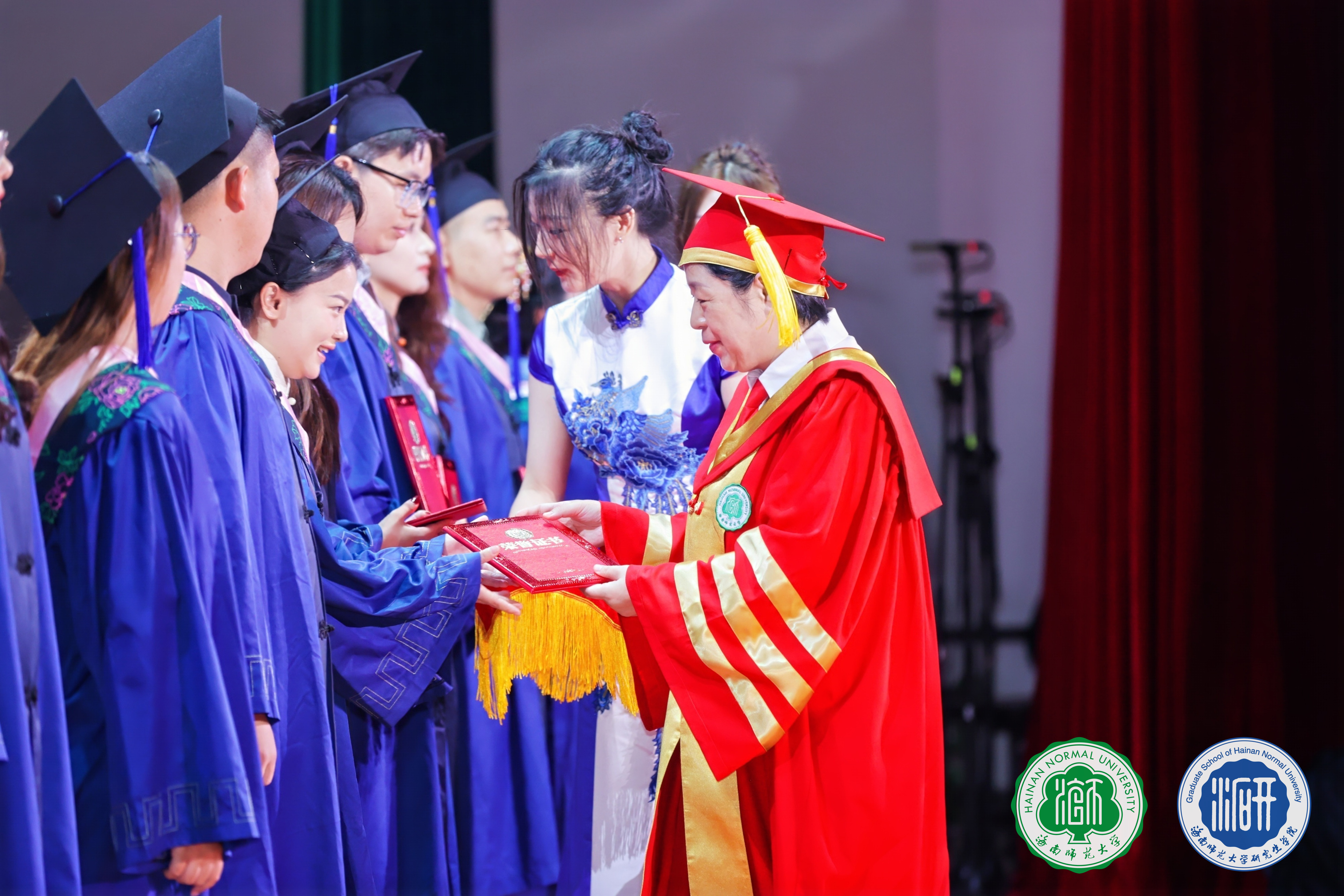 凤凰花开日 共论鸿鹄志 海南师范大学举行2024届研究生毕业典礼暨学位授予仪式